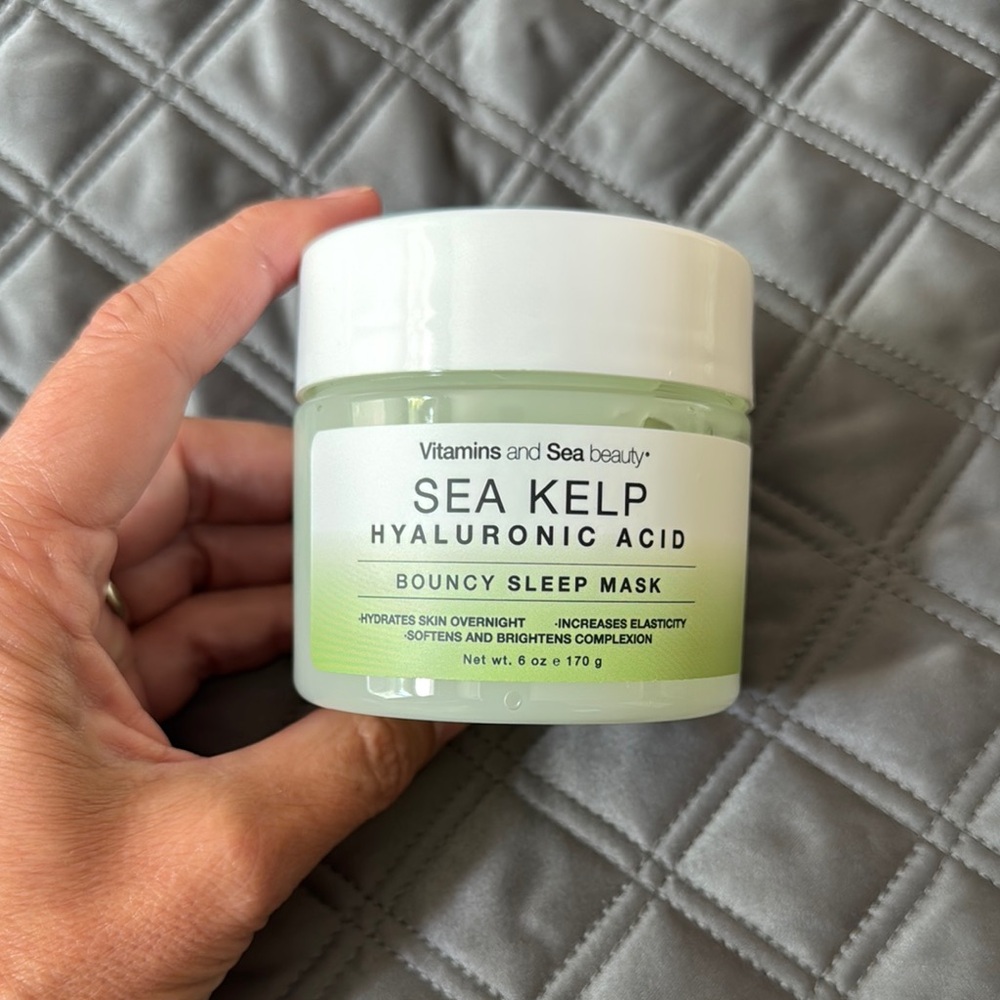 Green and White Sea Kelp Skincare Mask
